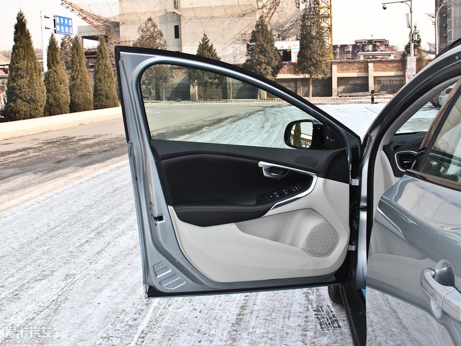 2014V40 Cross Country 2.0T T5 Ű