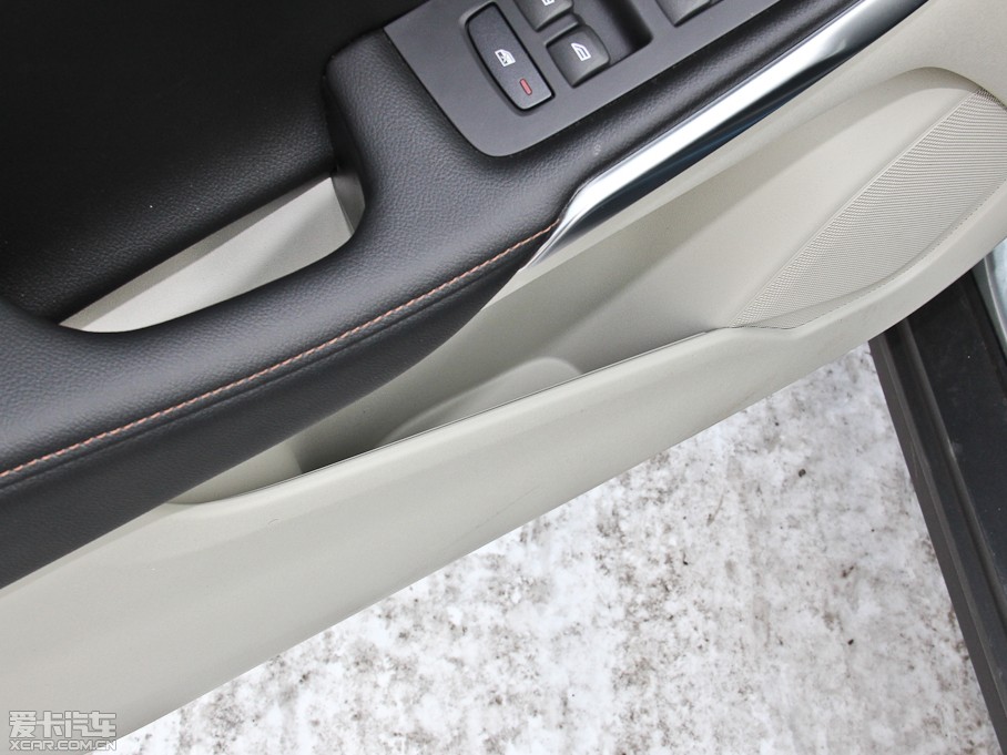 2014V40 Cross Country 2.0T T5 Ű