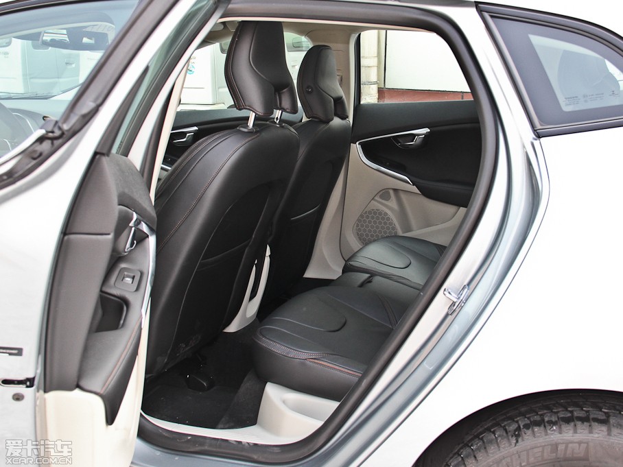 2014V40 Cross Country 2.0T T5 Ű