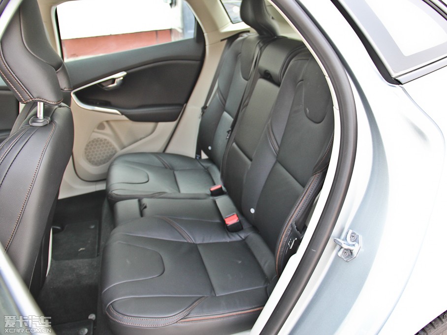 2014��V40 Cross Country 2.0T T5 ���(q��)���Ű�