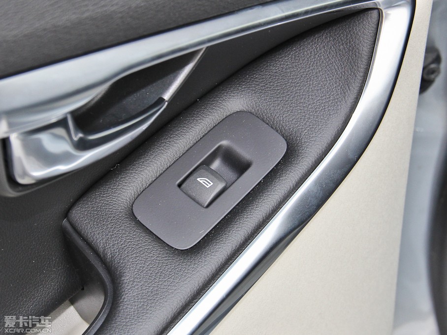 2014V40 Cross Country 2.0T T5 Ű