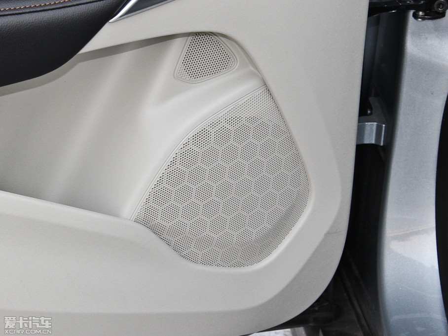 2014V40 Cross Country 2.0T T5 Ű