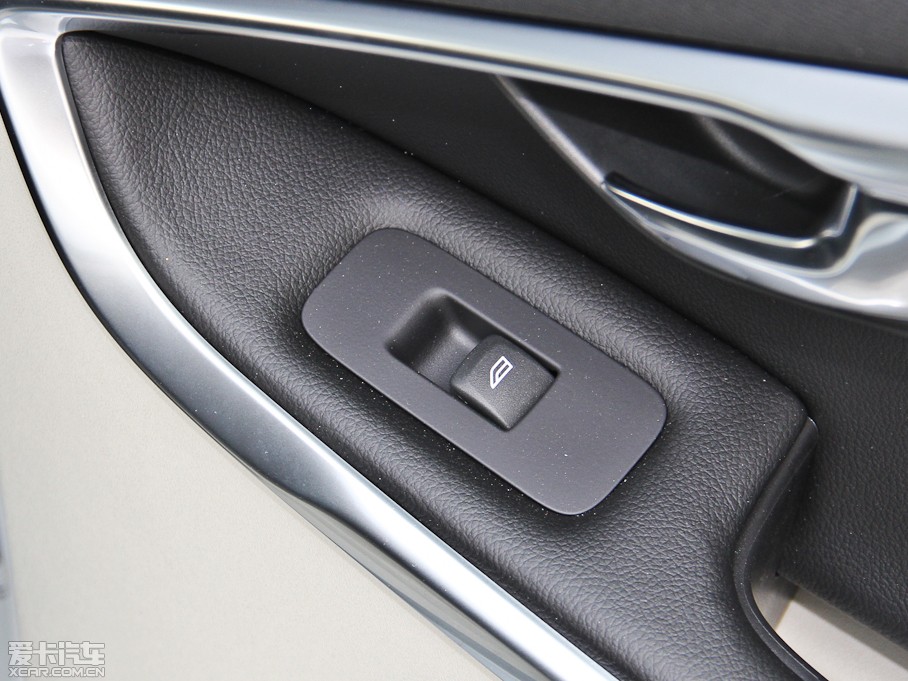 2014V40 Cross Country 2.0T T5 Ű