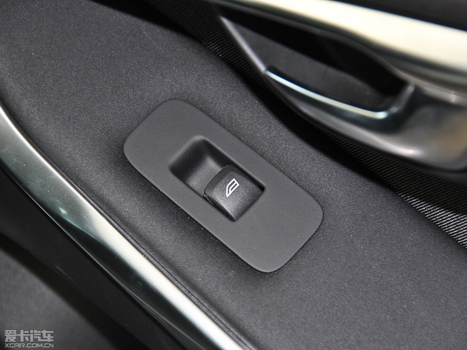 2014��V40 Cross Country 2.0T ���ݰ�