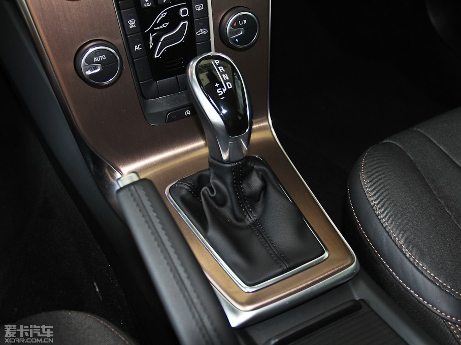 2014��V40 Cross Country 2.0T ���ݰ�