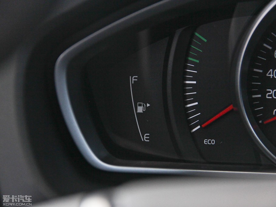 2014��V40 Cross Country 2.0T ���ݰ�