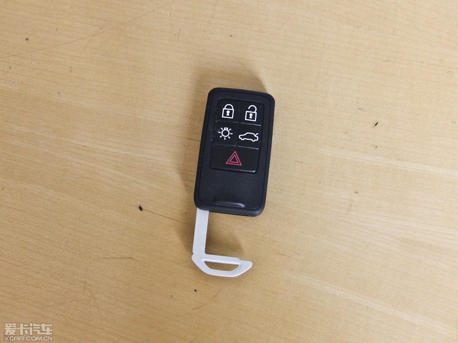 2014V40 Cross Country 2.0T ݰ