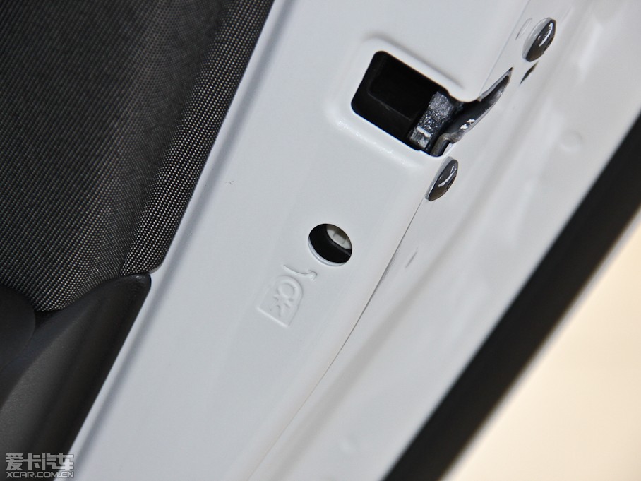 2014V40 Cross Country 2.0T ݰ