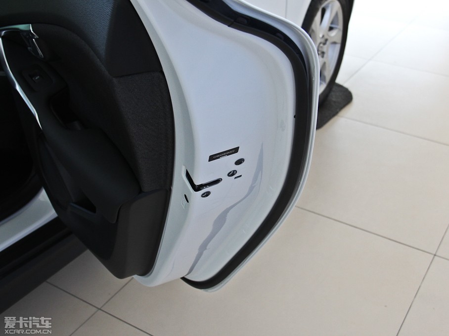 2014V40 Cross Country 2.0T ݰ