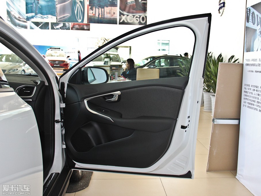 2014V40 Cross Country 2.0T ݰ