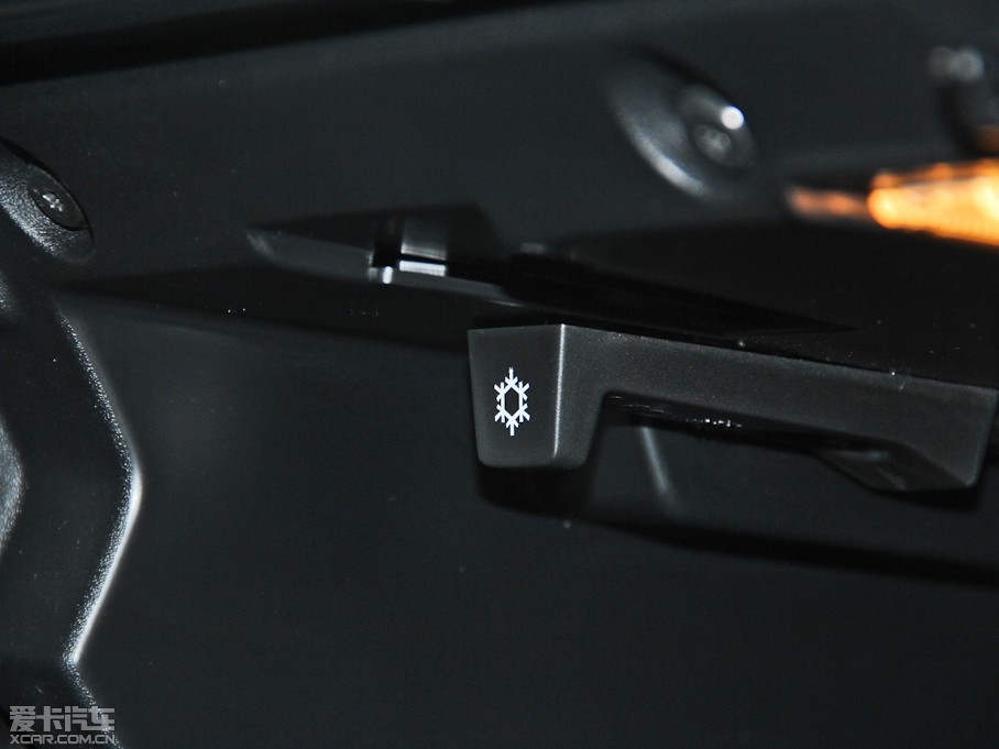 2014V40 Cross Country 2.0T ݰ