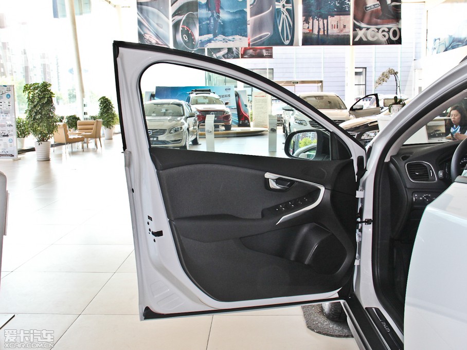 2014V40 Cross Country 2.0T ݰ