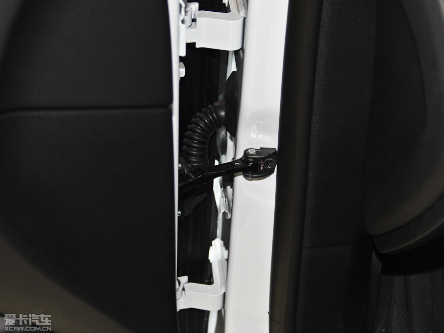 2014V40 Cross Country 2.0T ݰ