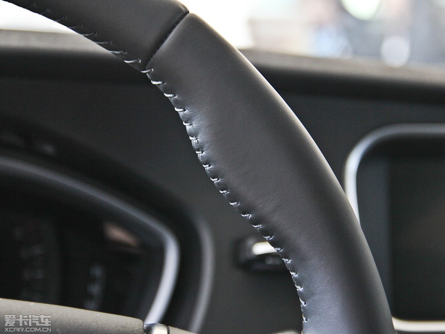 2014��V40 Cross Country 2.0T ���ݰ�