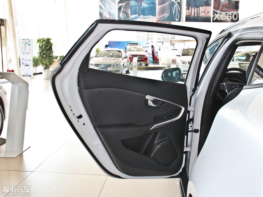 2014V40 Cross Country 2.0T ݰ