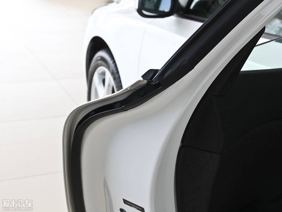 2014V40 Cross Country 2.0T ݰ