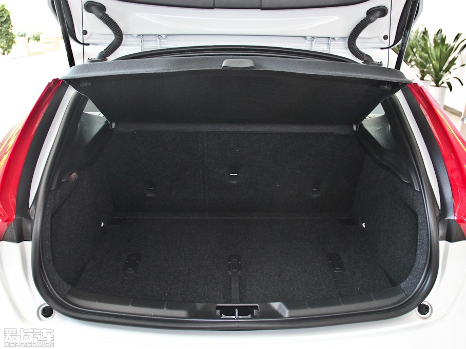 2014V40 Cross Country 2.0T ݰ