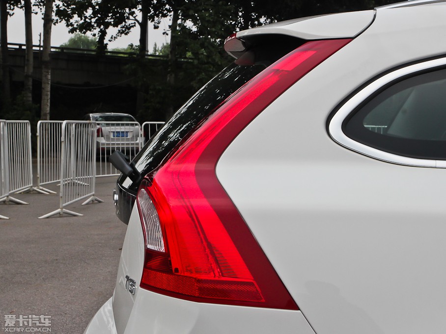 2014���֠���V60 2.0T T5 ���ݰ� 