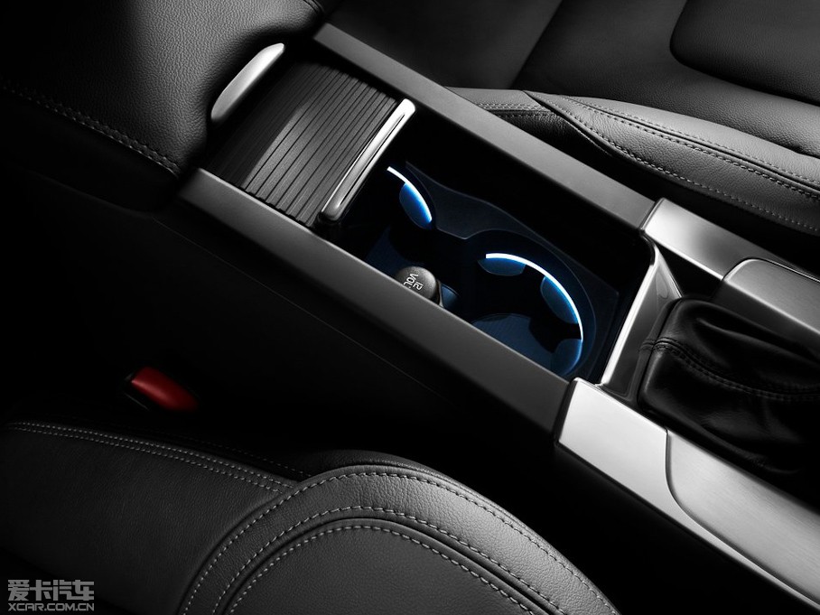 2014���֠���S60(�M��) 2.0T T5 ���Ű�