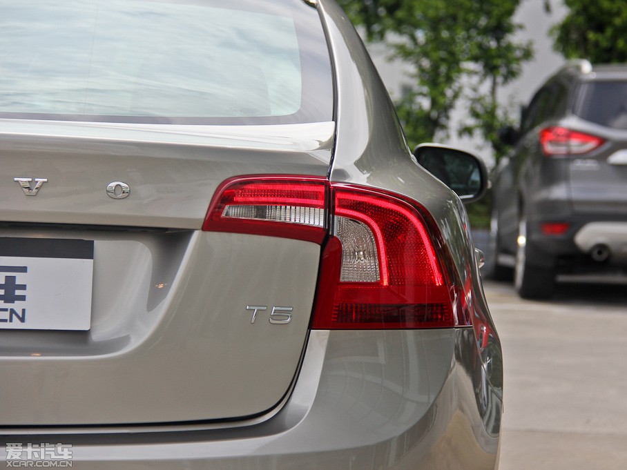 2014���֠���S60(�M��) 2.0T T5 ���Ű�