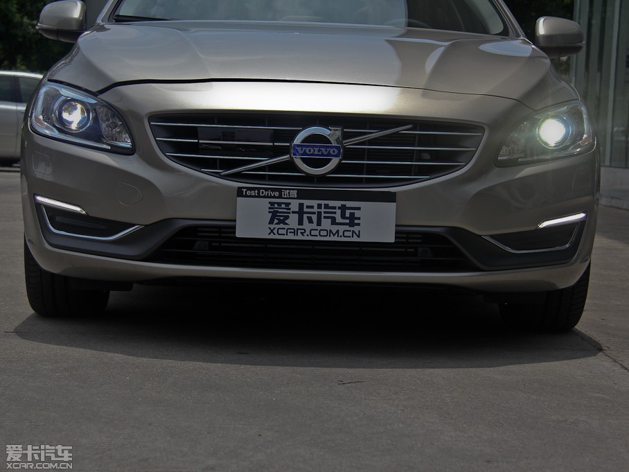 2014���֠���S60(�M��) 2.0T T5 ���Ű�