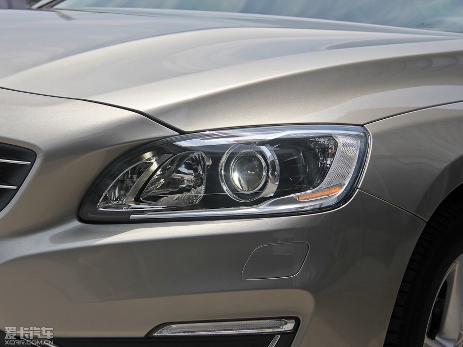 2014���֠���S60(�M��) 2.0T T5 ���Ű�