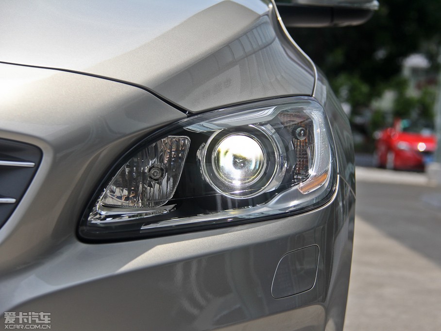 2014���֠���S60(�M��) 2.0T T5 ���Ű�