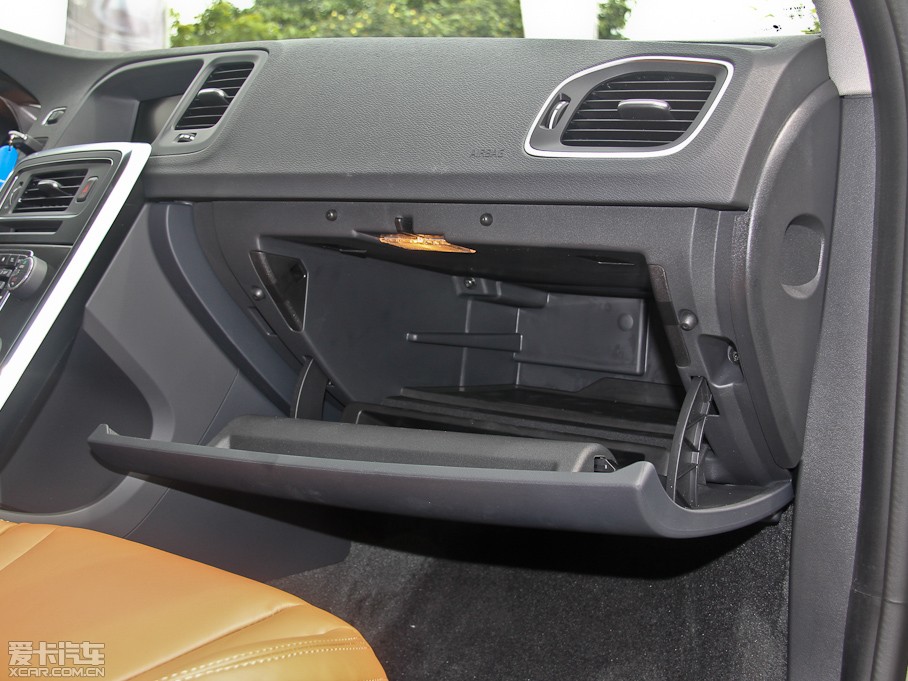 2014���֠���S60(�M��) 2.0T T5 ���Ű�