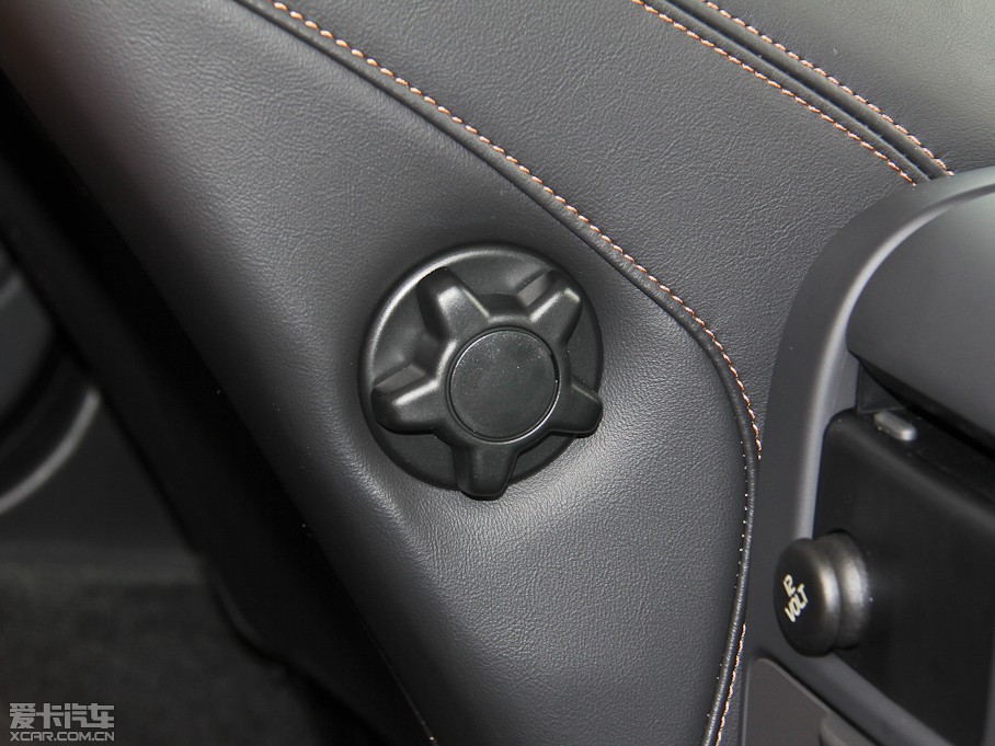 2014���֠���S60(�M��) 2.0T T5 ���Ű�