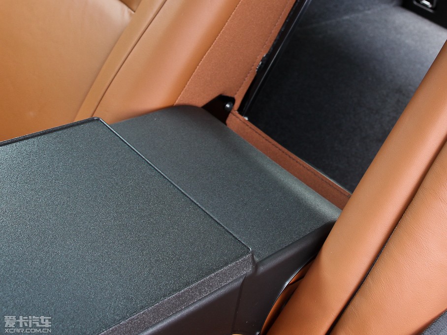 2014���֠���S60(�M��) 2.0T T5 ���Ű�