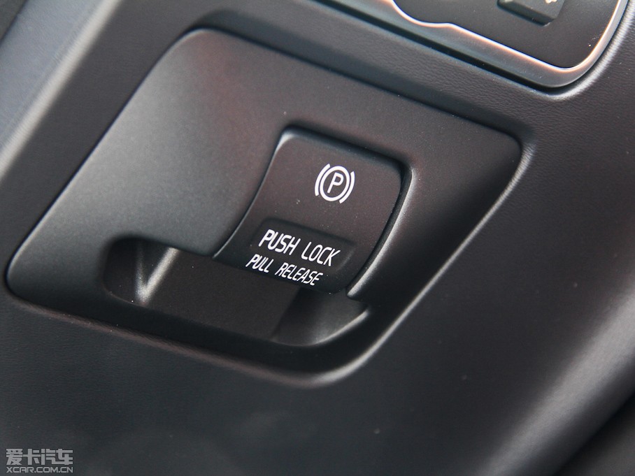 2014���֠���S60(�M��) 2.0T T5 ���Ű�