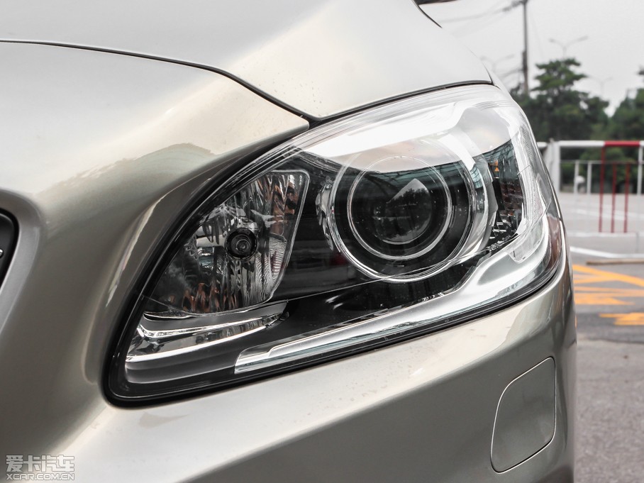 2014���֠���S60(�M��) 2.0T T5 ���Ű�