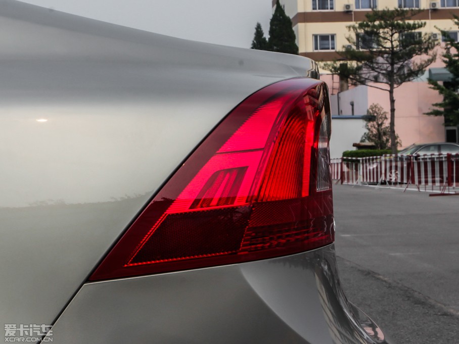 2014���֠���S60(�M��) 2.0T T5 ���Ű�