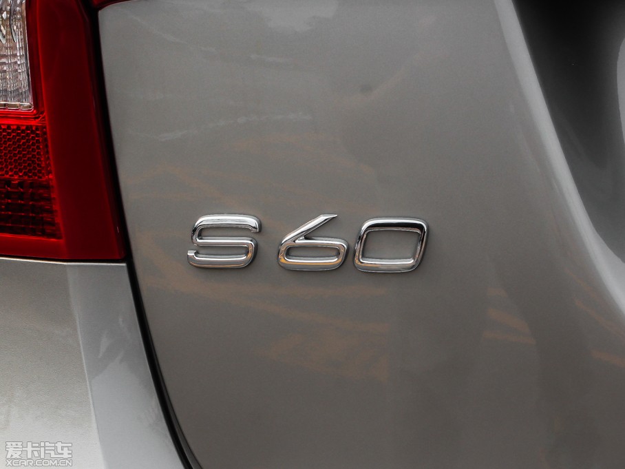 2014���֠���S60(�M��) 2.0T T5 ���Ű�