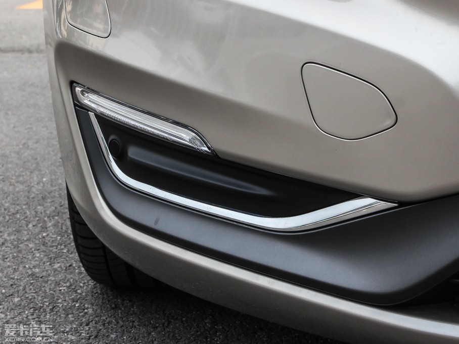 2014���֠���S60(�M��) 2.0T T5 ���Ű�