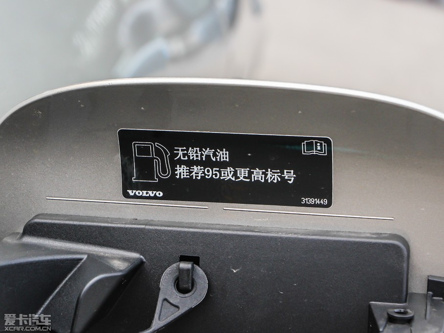 2014���֠���S60(�M��) 2.0T T5 ���Ű�