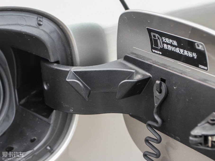 2014���֠���S60(�M��) 2.0T T5 ���Ű�