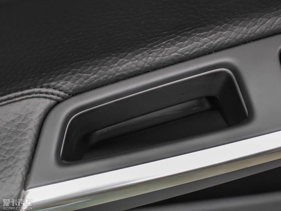 2014���֠���S60(�M��) 2.0T T5 ���Ű�