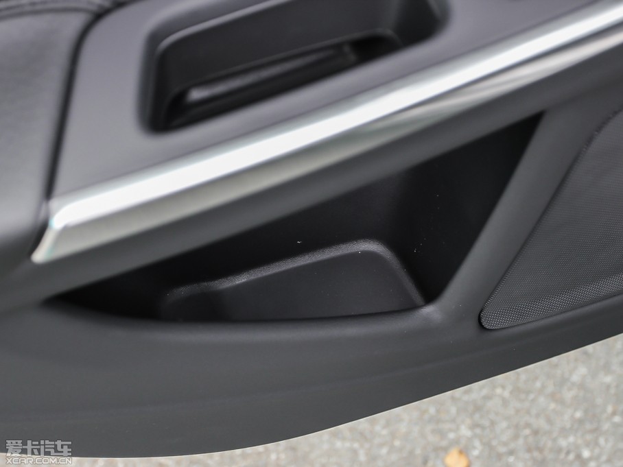 2014���֠���S60(�M��) 2.0T T5 ���Ű�