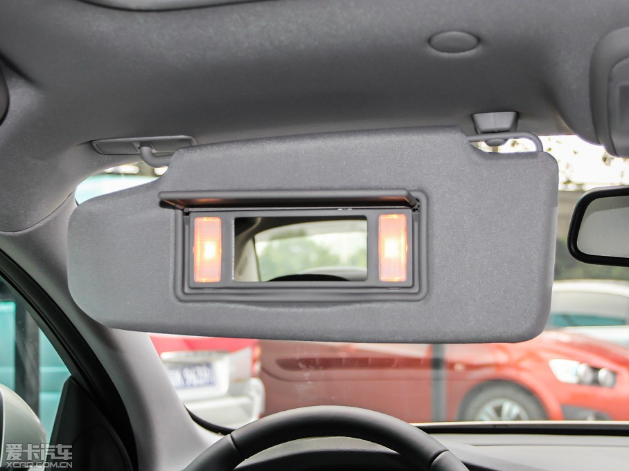 2014���֠���S60(�M��) 2.0T T5 ���Ű�