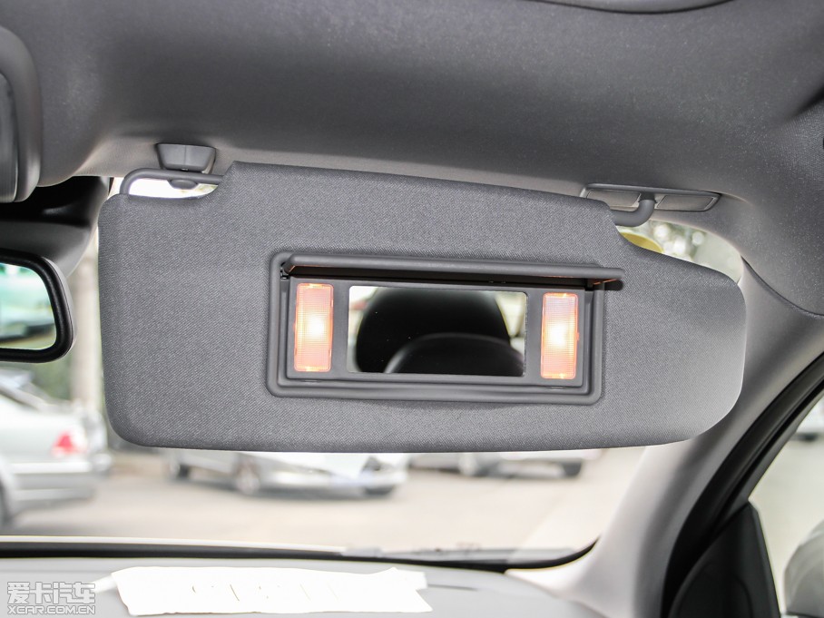 2014���֠���S60(�M��) 2.0T T5 ���Ű�