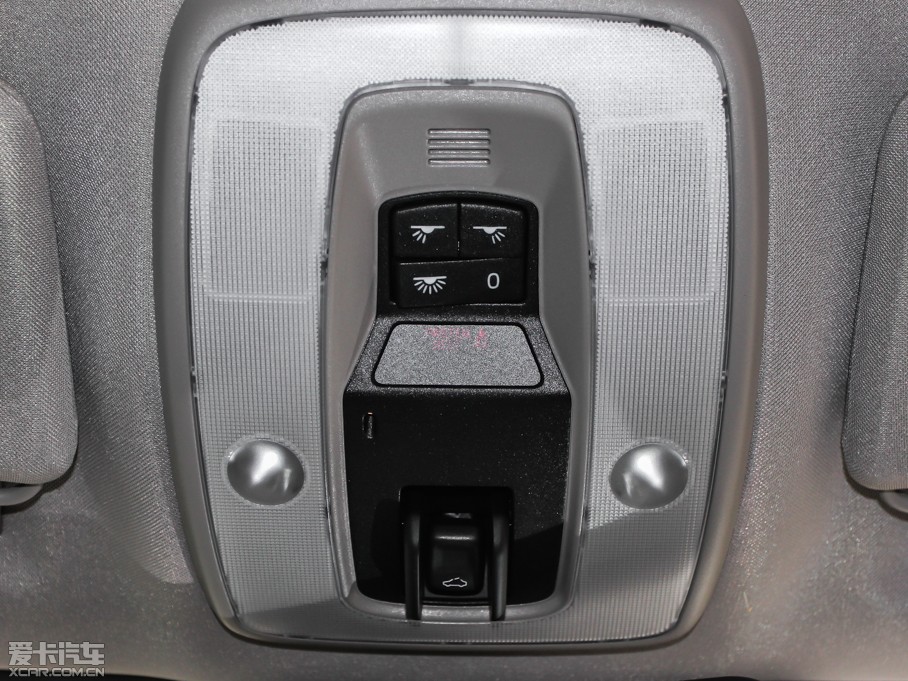 2014���֠���S60(�M��) 2.0T T5 ���Ű�