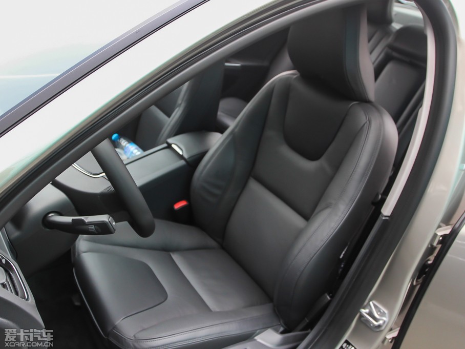 2014���֠���S60(�M��) 2.0T T5 ���Ű�