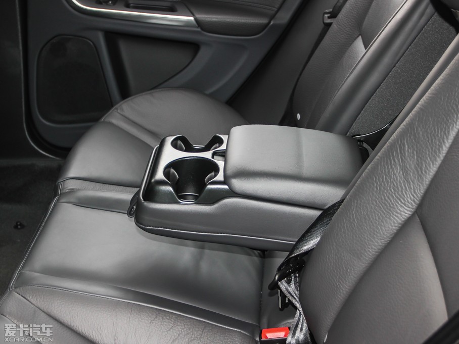 2014���֠���S60(�M��) 2.0T T5 ���Ű�