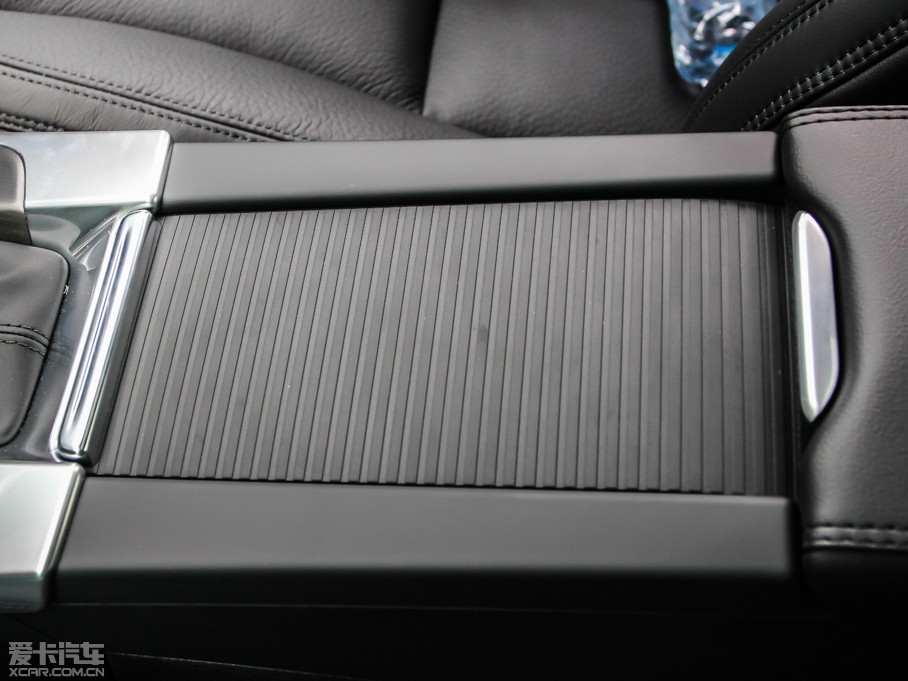 2014���֠���S60(�M��) 2.0T T5 ���Ű�