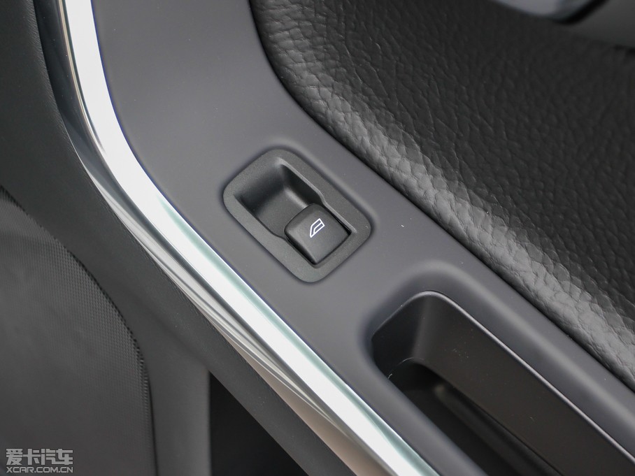 2014���֠���S60(�M��) 2.0T T5 ���Ű�