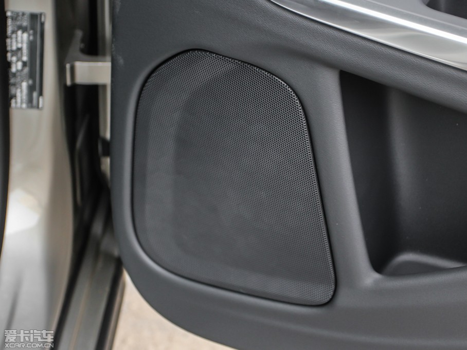 2014���֠���S60(�M(j��n)��) 2.0T T5 ���Ű�