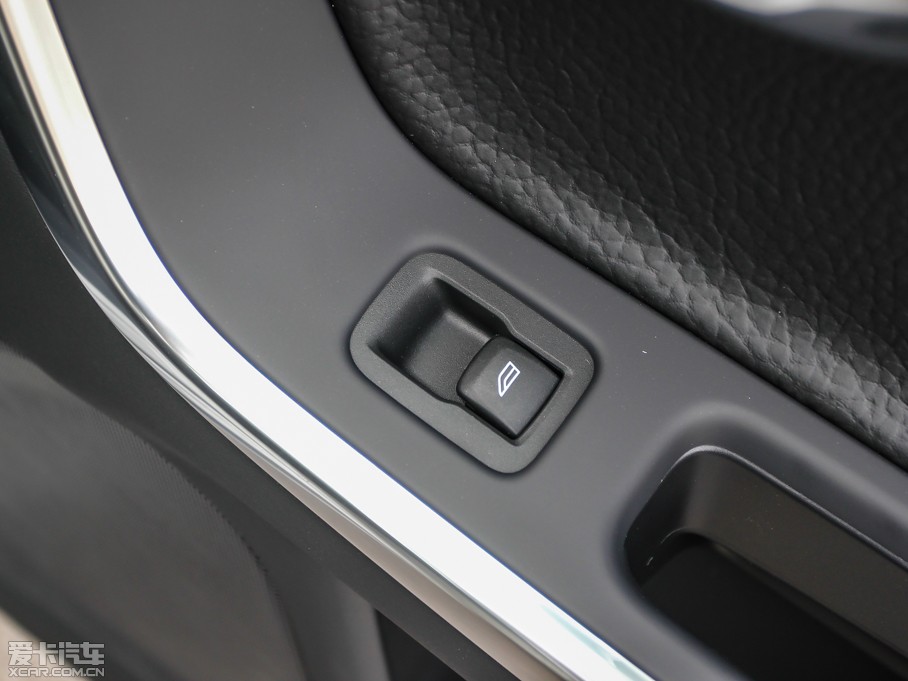 2014���֠���S60(�M��) 2.0T T5 ���Ű�