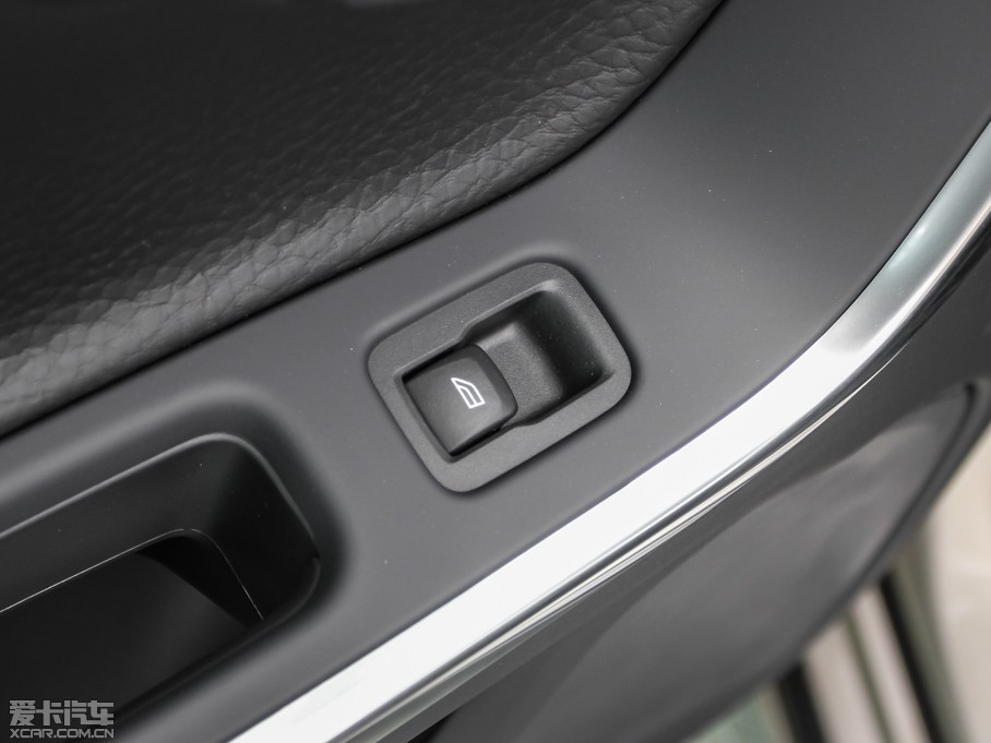 2014���֠���S60(�M��) 2.0T T5 ���Ű�