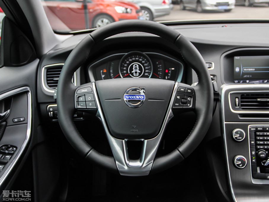 2014���֠���S60(�M��) 2.0T T5 ���Ű�